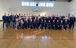 Potpredsednik KSS za mušku košarku Krstić i koordinator mlađih kategorija Glišić posetili zimski trening kamp u Kragujevcu